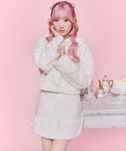 10月販売予定！入荷連絡受付中☆千金感たっぷり♪パール煌めく裾ファーキルティングスカート※齋藤樹愛羅さんはオフホワイト着用