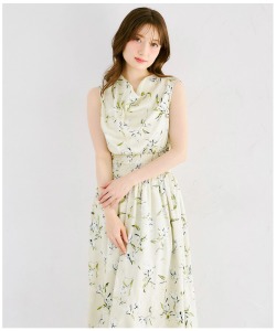 ドレープネックウエストシャーリングリリーフラワープリントワンピース   6月2日(火)再販決定☆《tocco closet luxe》 ※少量の在庫確保による再販売の為、交換は出来かねる場合がございます。予めご了承ください。