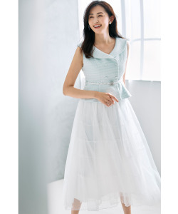 スパンコールミックスレースラインミモレ丈チュールスカート tocco closet(トッコクローゼット)　《tocco closet luxe》※有村実樹さんはオフホワイト着用