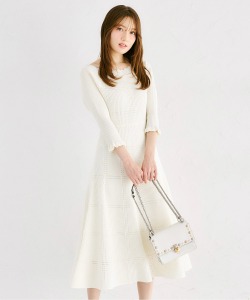 袖口フリル付きスカラネックシアーチェックリブニットワンピース《tocco closet luxe》＊スペシャルプライス品につき返品/キャンセル/配送日指定不可/ラッピング不可/少量在庫のセールの為交換は出来かねる場合がございます。