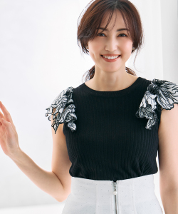 バイカラーカットワークレース付きリブニットプルオーバー tocco closet(トッコクローゼット)　《tocco closet luxe》※有村実樹さんはブラック着用