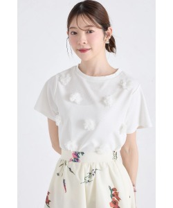 フラワーモチーフ付きトップス【avines アヴィネス】 tocco closet(トッコクローゼット) ＊スペシャルプライス品につき返品/キャンセル/配送日指定不可/ラッピング不可/少量在庫のセールの為交換は出来かねる場合がございます。
