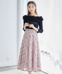 ラインフラワー刺繍×裾パイピングシアーフレアスカート【aviole アヴィオル】 tocco closet(トッコクローゼット)＊スペシャルプライス品につき返品/キャンセル/配送日指定不可/ラッピング不可/少量在庫のセールの為交換は出来かねる場合がございます。