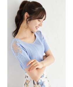 オフホワイト・ライトブルー再販決定☆パールビジュー付きフラワー刺繍シアースリーブ切り替えランダムリブニットプルオーバー  tocco closet(トッコクローゼット) ※少量の在庫確保による再販売の為、交換は出来かねる場合がございます。予めご了承ください。