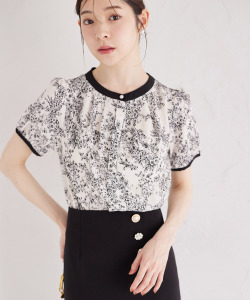 パール釦パフスリーブ配色ブラウス【faleria ファレリア】 tocco closet ＊スペシャルプライス品につき返品/キャンセル/配送日指定不可/ラッピング不可/少量在庫のセールの為交換は出来かねる場合がございます。