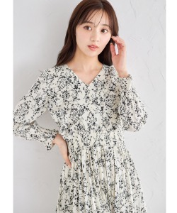 パール付きフラワープリントシャーリングギャザープリーツワンピース【felissaフェリッサ】 tocco closet ＊スペシャルプライス品につき返品/キャンセル/配送日指定不可/ラッピング不可/少量在庫のセールの為交換は出来かねる場合がございます。