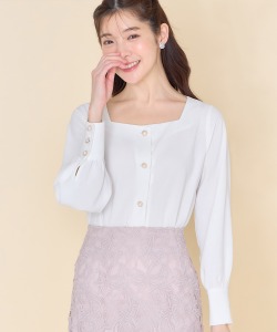 パール釦スクエアネックブラウス【fionella フィオネラ】 tocco closet(トッコクローゼット) ＊スペシャルプライス品につき返品/キャンセル/配送日指定不可/ラッピング不可/少量在庫のセールの為交換は出来かねる場合がございます。