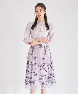 きらきらスパンコール入り3Ｄフラワー刺繍バックレースアップフレアスカート【ismeree イスメリー】tocco closet(トッコクローゼット) ＊スペシャルプライス品につき返品/キャンセル/配送日指定不可/ラッピング不可/少量在庫のセールの為交換は出来かねる場合がございます。