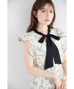 ボウタイリボン付きシアーリボンプリントワンピース【riesela リゼラ】 tocco closet(トッコクローゼット)