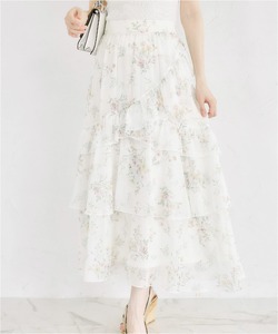 ラメ楊柳フラワープリントアシメフリルティアードスカート  7月14日(火)再販決定☆ tocco closet(トッコクローゼット)　《Blooming in Blue》※柏木由紀さんはオフホワイト着用