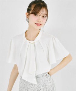 ゴールドバー付きラッフルボウタイブラウス tocco closet(トッコクローゼット) ＊スペシャルプライス品につき返品/キャンセル/配送日指定不可/ラッピング不可/少量在庫のセールの為交換は出来かねる場合がございます。