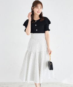 サスペンダー付きエンボスドットティアードスカート【lasminy ラスミニ】 tocco closet(トッコクローゼット)　＊スペシャルプライス品につき返品/キャンセル/配送日指定不可/ラッピング不可/少量在庫のセールの為交換は出来かねる場合がございます。