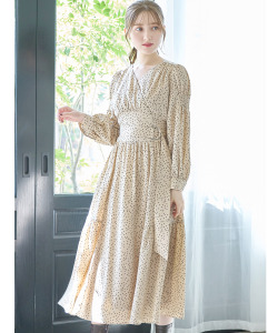 ベルト付きシャーリングスリーブランダムドットカシュクールワンピース ≪@cherish.myheartさんコラボ≫＊スペシャルプライス品につき返品/キャンセル/配送日指定不可/ラッピング不可/少量在庫のセールの為交換は出来かねる場合がございます。