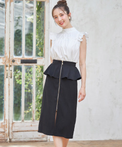 パール付きフロントファスナーペプラムタイトスカート【namitis ナミティス】 tocco closet(トッコクローゼット)　＊スペシャルプライス品につき返品/キャンセル/配送日指定不可/ラッピング不可/少量在庫のセールの為交換は出来かねる場合がございます。