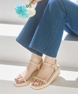 パールストラップ付き厚底サンダル 3月8日(土)オフィシャルサイト限定再販☆【patrinia パトリニア】 tocco closet＊スペシャルプライス品につき返品/キャンセル/配送日指定不可/ラッピング不可/少量在庫のセールの為交換は出来かねる場合がございます。