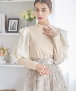 異素材切り替えボリュームスリーブプルオーバー【radisea ラディゼア】 tocco closet(トッコクローゼット)＊スペシャルプライス品につき返品/キャンセル/配送日指定不可/ラッピング不可/少量在庫のセールの為交換は出来かねる場合がございます