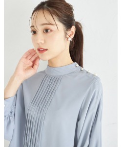 サイドネックボタンピンタックブラウス【sacora サコーラ】 tocco closet(トッコクローゼット)　＊スペシャルプライス品につき返品/キャンセル/配送日指定不可/ラッピング不可/少量在庫のセールの為交換は出来かねる場合がございます。