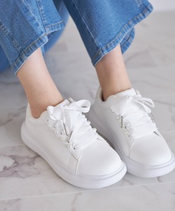 パール付きレースアップスニーカー 7月11日(金)再販決定☆【salirae サリラ】 tocco closet(トッコクローゼット)《Shoes Collection》※紺野彩夏さんはオフホワイト着用