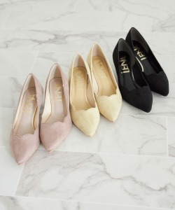 スエードスカラップパンプス 3月8日(土)オフィシャルサイト限定再販☆ tocco closet ※セレクトアイテム　＊スペシャルプライス品につき返品/キャンセル/配送日指定不可/ラッピング不可/少量在庫のセールの為交換は出来かねる場合がございます。