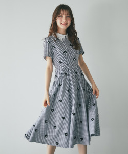 襟付きフラワー刺繍×ギンガムチェックワンピース【sillow シロウ】 tocco closet＊スペシャルプライス品につき返品/キャンセル/配送日指定不可/ラッピング不可/少量在庫のセールの為交換は出来かねる場合がございます。
