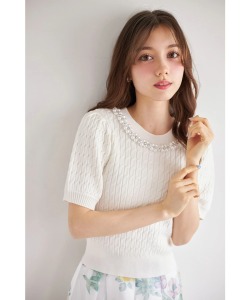 フラワーパールビジュー付きケーブルニットプルオーバー 【solisa ソリーサ】 tocco closet(トッコクローゼット) ＊スペシャルプライス品につき返品/キャンセル/配送日指定不可/ラッピング不可/少量在庫のセールの為交換は出来かねる場合がございます。