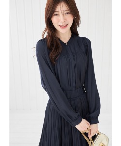 エステルサテンギャザーブラウス 4月28日(月)オフィシャルサイト限定ライトベージュ再販☆【zephira】 tocco closet※こちらの商品は上下セットアイテムではございません。※少量の在庫確保による再販売の為、交換は出来かねる場合がございます。予めご了承ください。