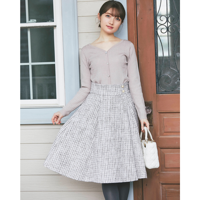 おめかしムードなパール飾り釦付きラップ風ツイードフレアスカート 