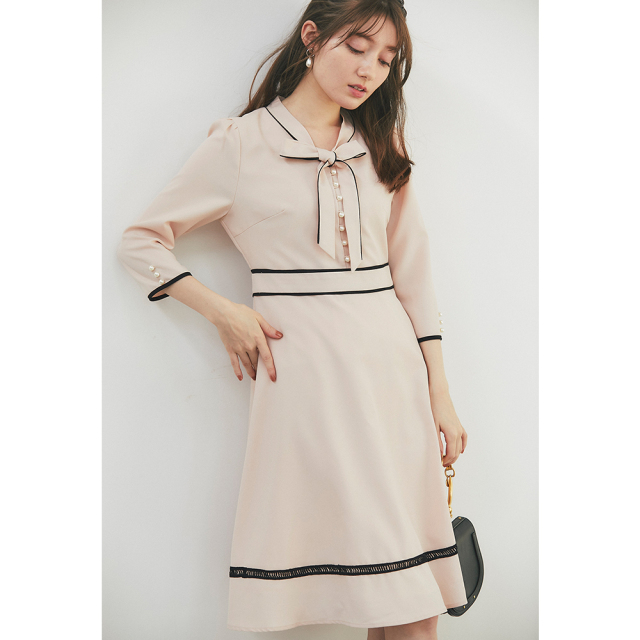 ヒロイン級オーラを纏うパール付き配色ライン入りボウタイりぼん  