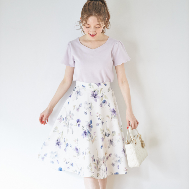 フェミニンな美色で大人っぽく華やぐ水彩フラワープリントフレアスカート　ラベンダー フェミニンな美色で大人っぽく華やぐ水彩フラワープリントフレア