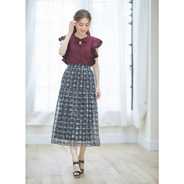 新鮮な美しさを纏うフラワーレース×チェック柄フレアスカート 