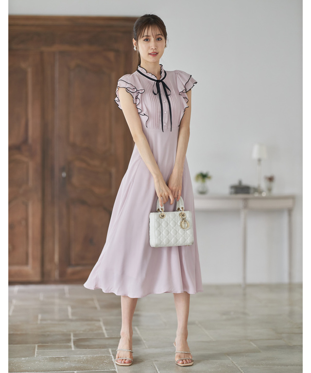 ボウタイリボン付きバックレースアップ配色タック×フリルワンピース 