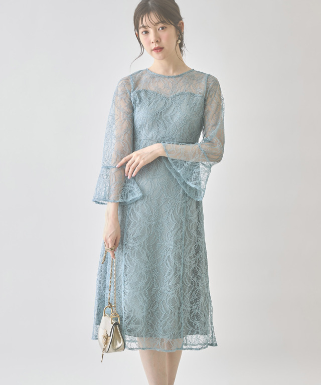 ヘルシーな肌見せが叶うフレアスリーブレースワンピース 