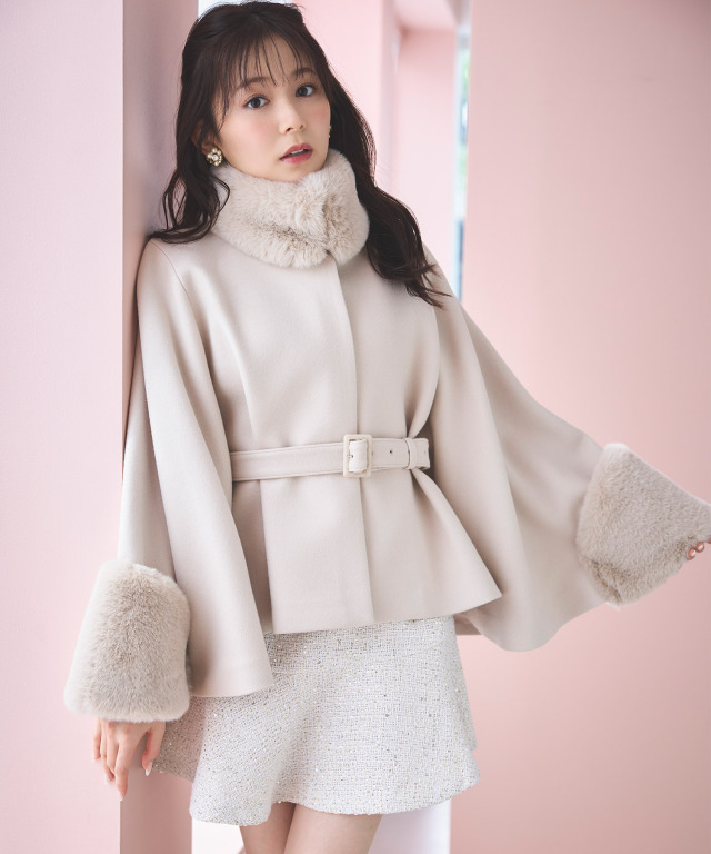 2WAYファー＆ベルト付きケープライクコート 