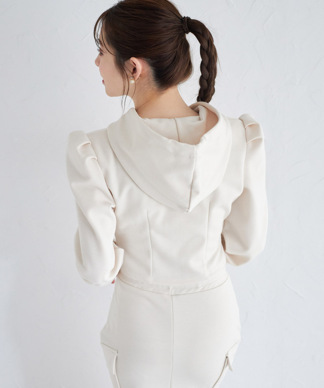 keep my closet バックギャザーパーカーブルゾン 撥水 ベージュ tocco closet（トッコ クローゼット）の「フードフラワーレース