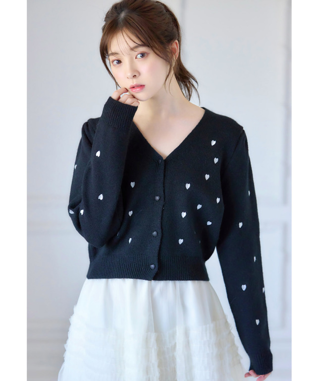 ハート刺繍入りハート釦Vネックニットカーディガン