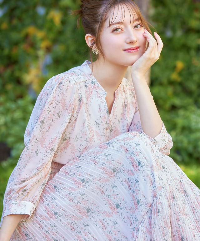 ウエストシャーリングニュアンスフラワーシフォンプリーツワンピース 