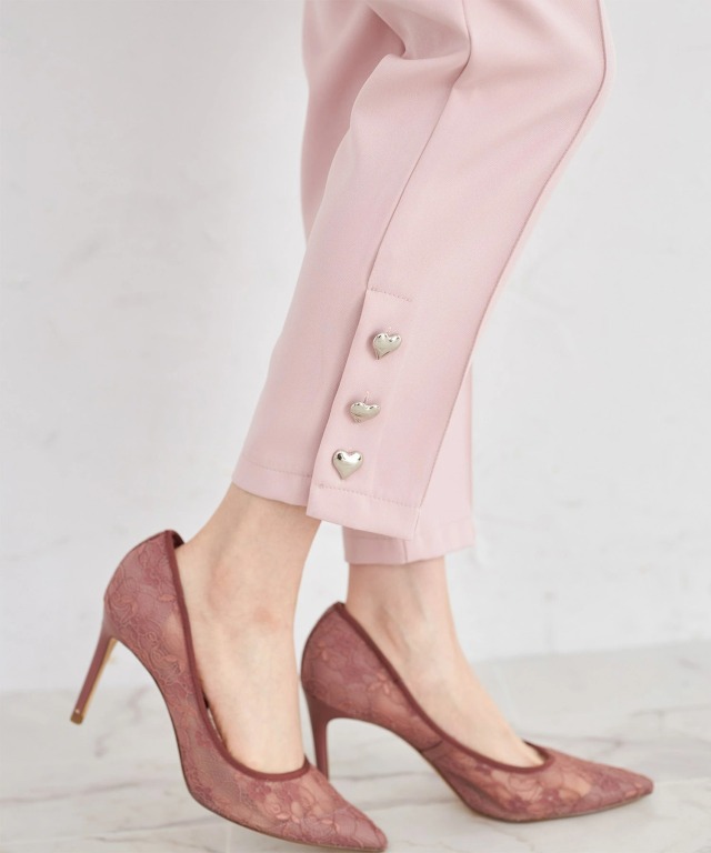 ポケット付き裾ハートボタン装飾テーパードパンツ