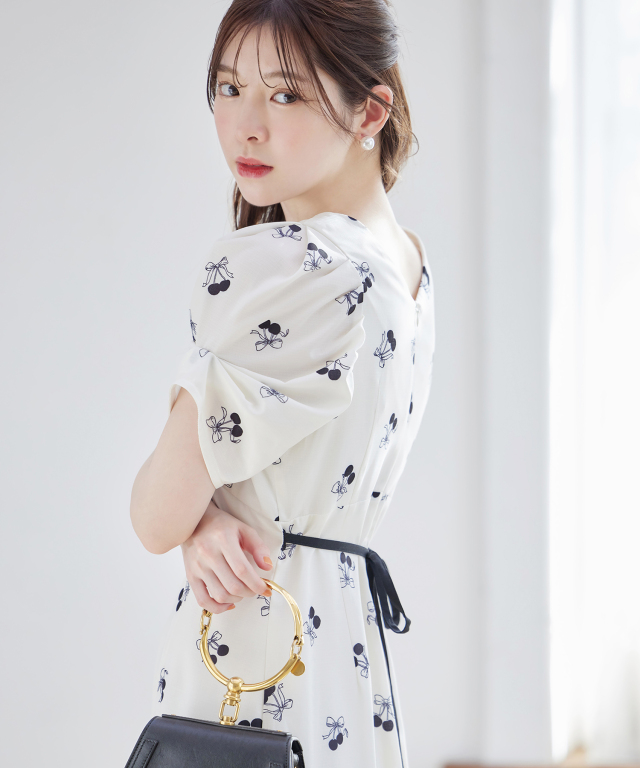 後ろりぼん付きチェリー×リボンプリント袖コンシャスワンピース