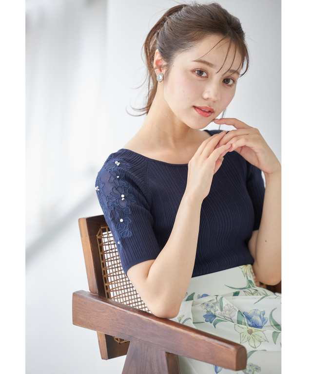 パールビジュー付きフラワー刺繍シアースリーブ切り替えランダム  