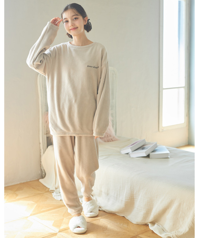 ふら‪⸜❤︎⸝‬ tocco closetロゴ刺繍入りトップス×パンツもこもこルームウェア