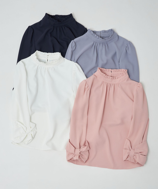 袖口りぼん付きプチフリルネックブラウス