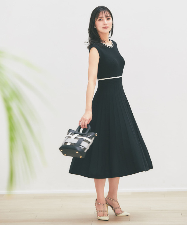新品タグ付 トッコクローゼット プリーツニットワンピース リボン＆ビジュー付き配色ライン入りプリーツニットワンピース