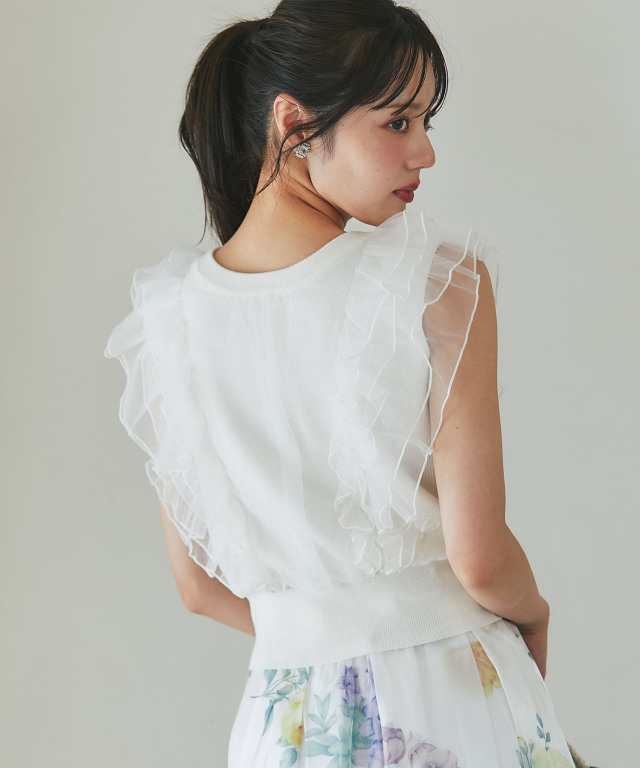 チュールフリル付きパール釦ニットベスト