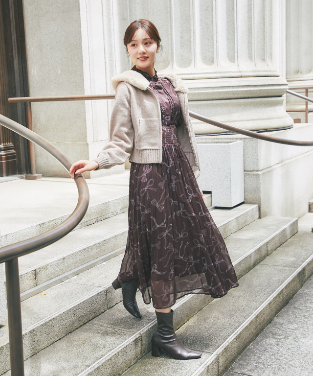 リボン＆フリル付きウエストシャーリングリボンプリントプリーツワンピース