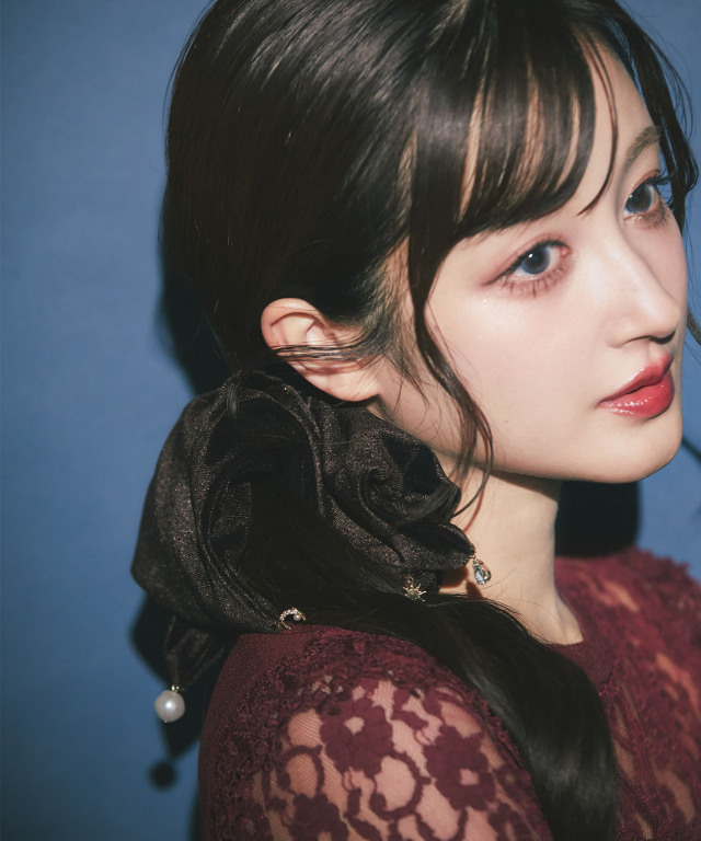 ルナ＆ステラチャーム付きスクエアベロアシュシュ