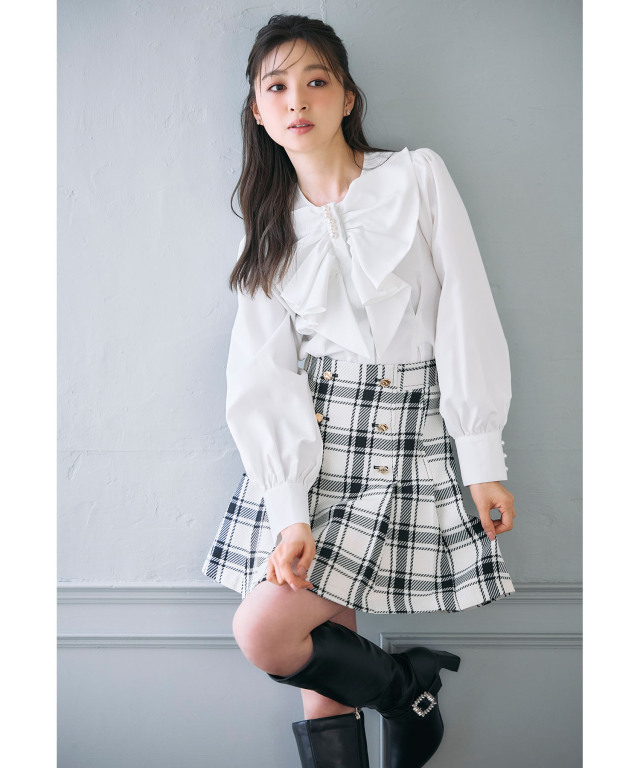 パール付きリボンラッフルブラウス