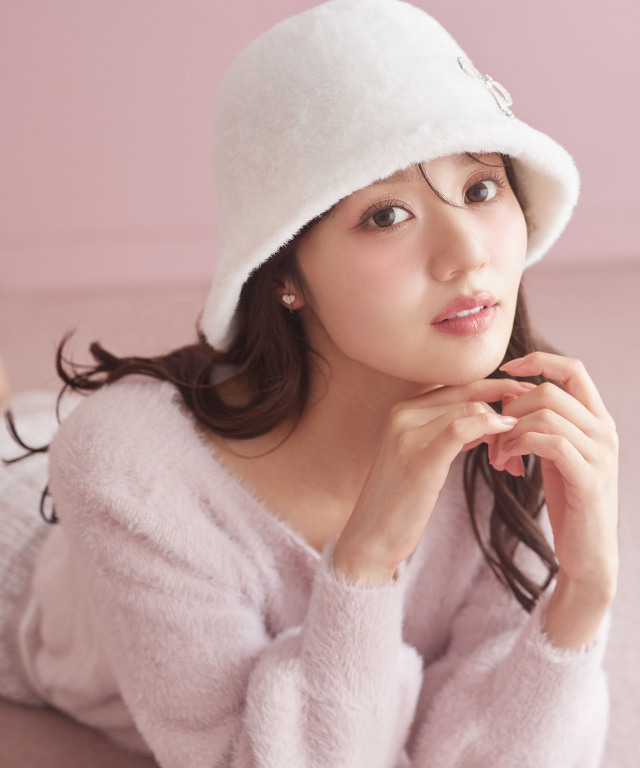 リボンブローチ付きシャギーハット