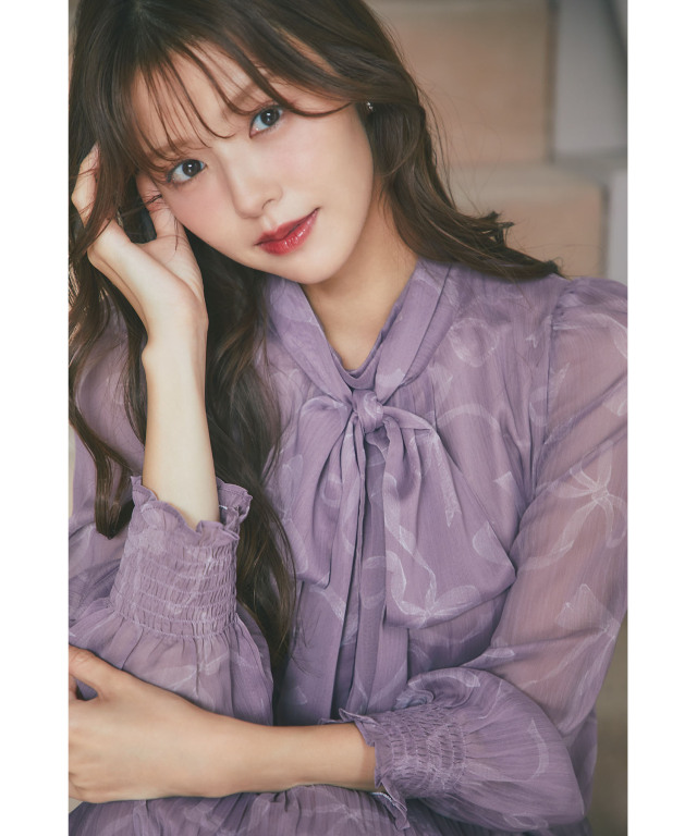 2WAYボウタイリボン付きリボンプリントシャーリングプリーツワンピース