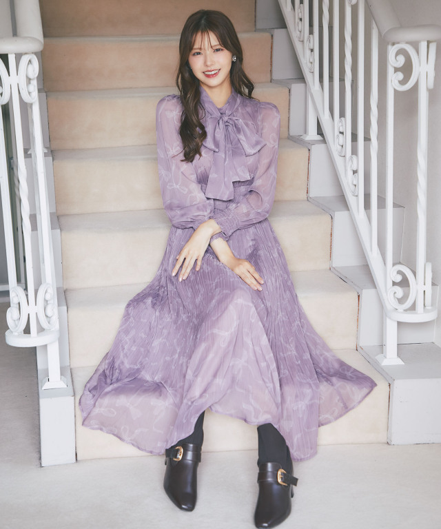 2WAYボウタイリボン付きリボンプリントシャーリングプリーツワンピース