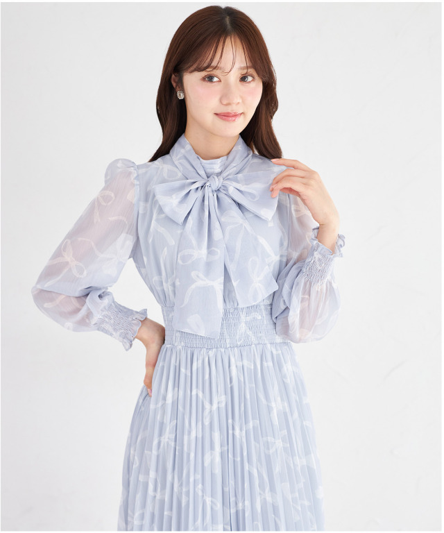 ２ＷＡＹボウタイリボン付きリボンプリントシャーリングプリーツワンピース　新品 2WAYボウタイリボン付きリボンプリントシャーリングプリーツワンピース